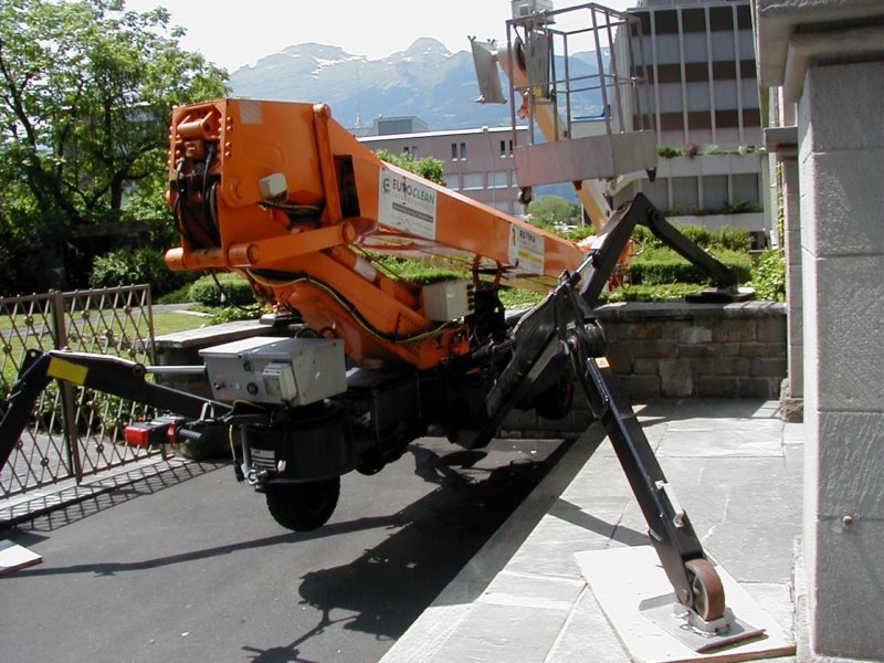 constructionequipmentscultpture.jpg
